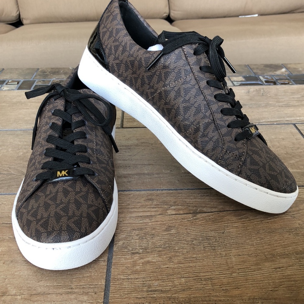 Michael Kors Catelyn Lace Up Sneaker - Picture 2 of 16